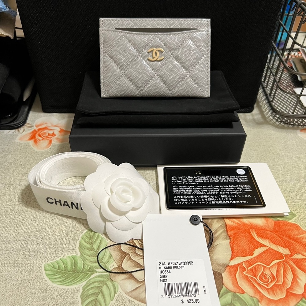 Chanel 21A Classic Card Holder Color Dove Gray/ Light Grey